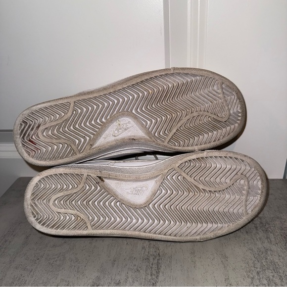 Used White Nike Size 4.5Y - Picture 6 of 7